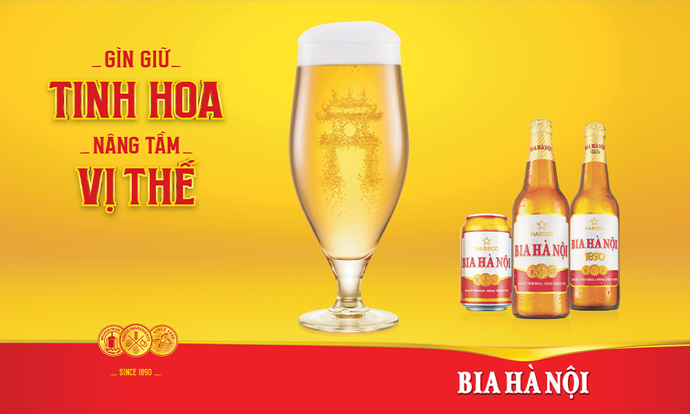 Bia Hà Nội sở hữu màu bia vàng sáng trong vắt, hương vị êm dịu